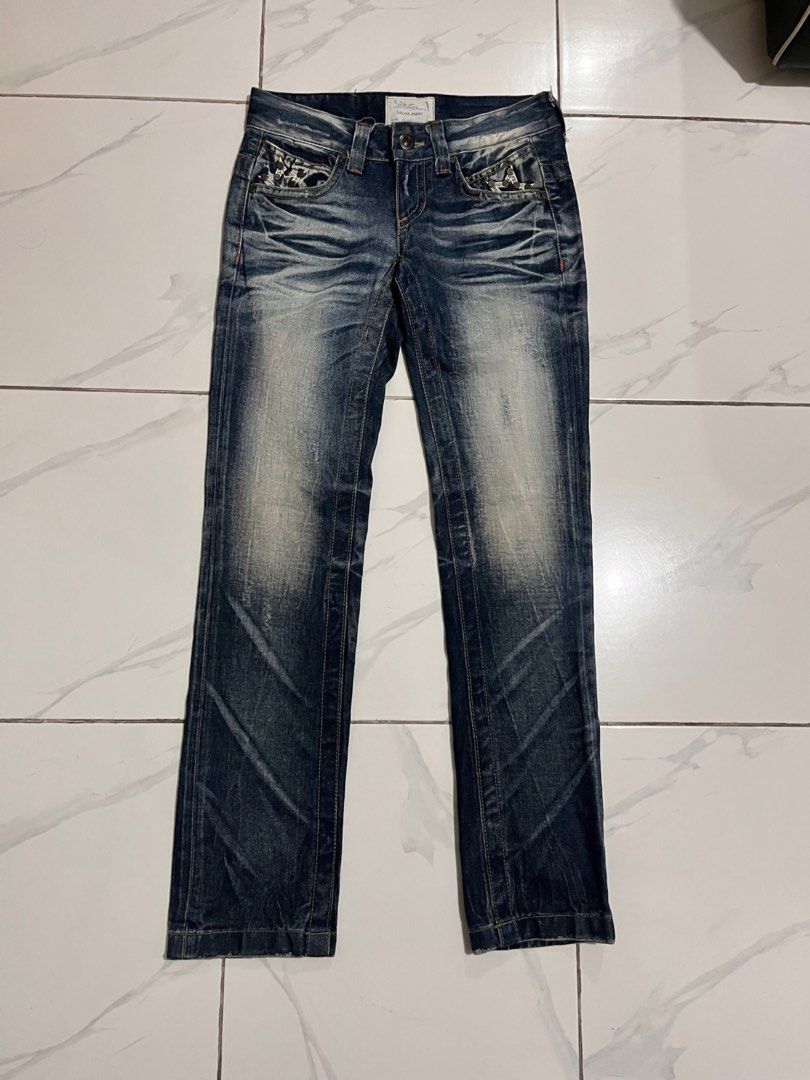 LOLITA JEANS (Category: Jeans) located in Magarao. Submitted by chalkzone20 (Listing ID 1463541802, Image 2). Description: Details on the first pic☺️.