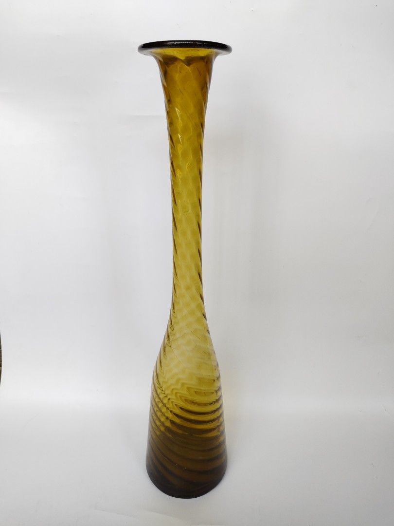 Long vase (Category: Vases & Decorative Bowls) located in Davao. Submitted by dvo_jpnstuff (Listing ID 1463397652, Image 2). Description: Japan Quality.