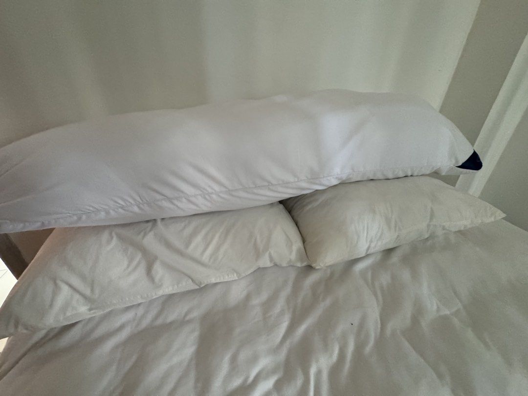 Long White Body Pillow home de luxe (Category: Bedding & Towels) located in Manila. Submitted by decluterthings888 (Listing ID 1463335951, Image 2). Description: - Long white body pillow - Ideal for sleeping or lounging - Soft and comfortable - Provides extra support, great for side sleepers.