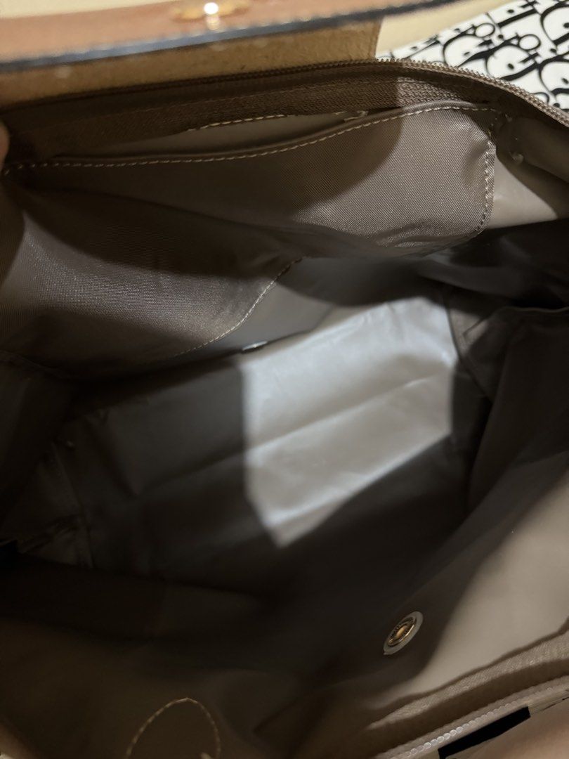 Longchamp Le pliage Light Coffee (Medium) (Category: Shoulder Bags) located in Valenzuela. Submitted by glammnl.ph (Listing ID 1463449536, Image 3). Description: RFS: would like to change color .
