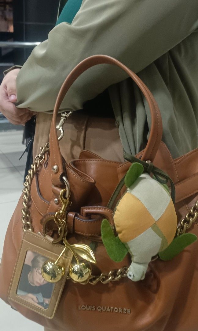 Louis Quatorze 2-way Bag (Category: Cross-body Bags) located in Manila. Submitted by yssa_ang (Listing ID 1463490107, Image 2). Description: .