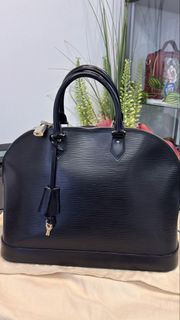 (Category: ) located in . Submitted by shoppersluxe2394 (Listing ID 1463395015, Image 1). Description: .