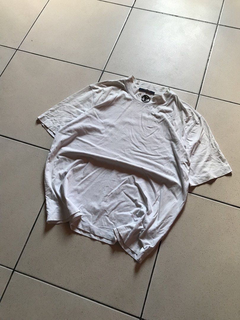 Louis Vuitton Embroidered Mock neck shirt (Category: Tshirts & Polo Shirts ) located in Cebu City. Submitted by no3spass1ng (Listing ID 1463367723, Image 2). Description: Louis Vuitton Embroidered Mock neck shirt Size Medium dimes:21.5 x 27 in good condition issue: see last 2 pic 📍 Cebu city.