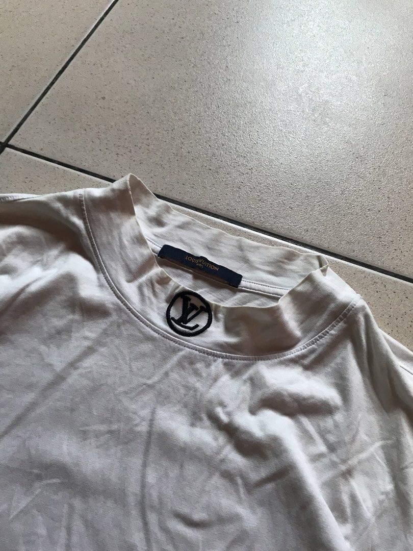 Louis Vuitton Embroidered Mock neck shirt (Category: Tshirts & Polo Shirts ) located in Cebu City. Submitted by no3spass1ng (Listing ID 1463367723, Image 3). Description: Louis Vuitton Embroidered Mock neck shirt Size Medium dimes:21.5 x 27 in good condition issue: see last 2 pic 📍 Cebu city.