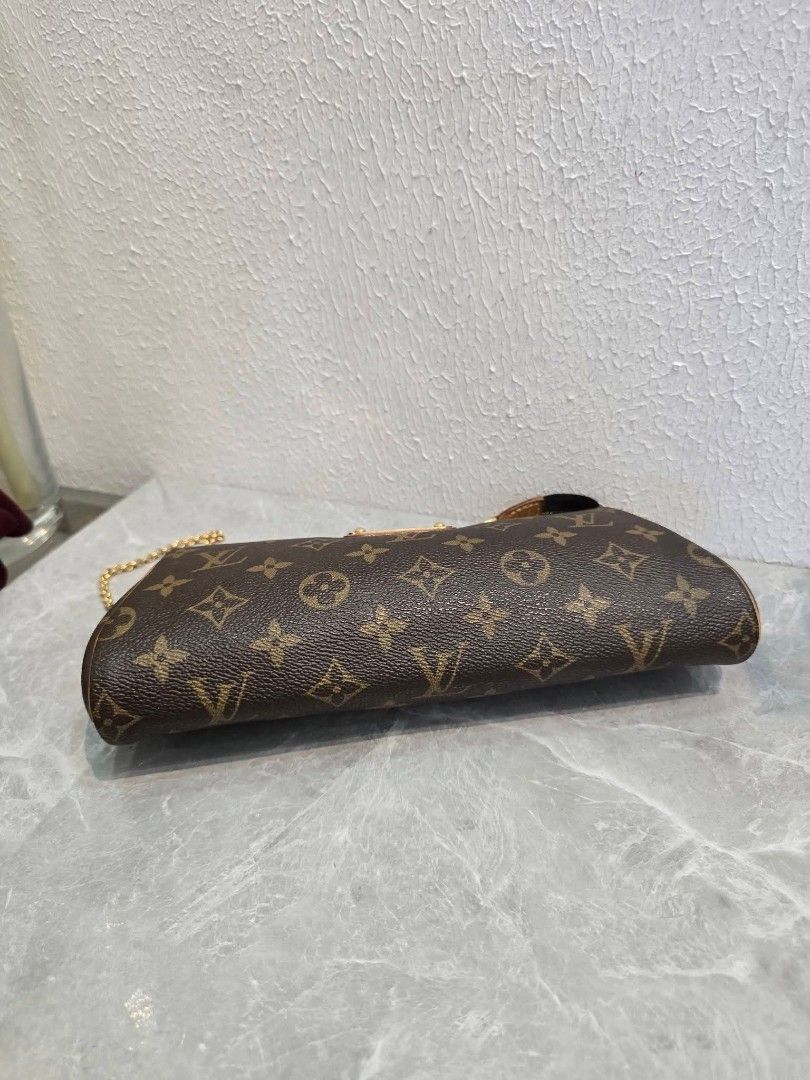 Louis Vuitton Eva Clutch Bag (Category: Clutches) located in Manila. Submitted by ej.collections (Listing ID 1463398800, Image 3). Description: NEGOTIABLE PRICE ALL ITEMS ARE ONHAND 💯 GUARANTEED AUTHENTIC MONEY BACK IF PROVEN FAKE •Size: Medium •Condition: Good •Inclusion: Bag only with provided dustbag •Plus shipping fee •Local & international shipment 📍Loc. Davao City.