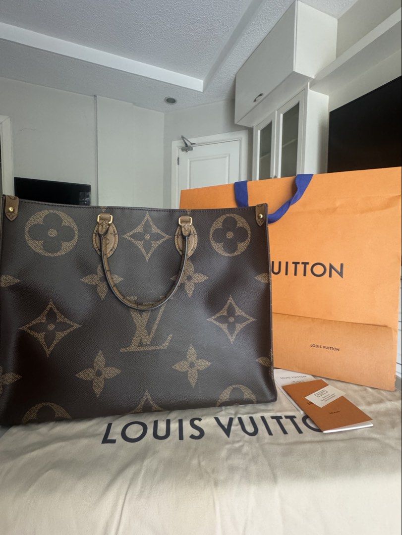 Louis Vuitton Monogram Giant Onthego Tote Bag (Category: Luxury Bags & Wallets) located in Malolos. Submitted by luxeandlately (Listing ID 1463341019, Image 1). Description: Good as brandnew Otg GM size No defects With dustbag, cards, LV receipt and paper bag Bought in LV Italia Free bag organizer - Authentic Louis Vuitton Onthego Tote Bag - Features the iconic Giant Monogram print - Spacious interior, ideal for daily essentials or travel - Comes