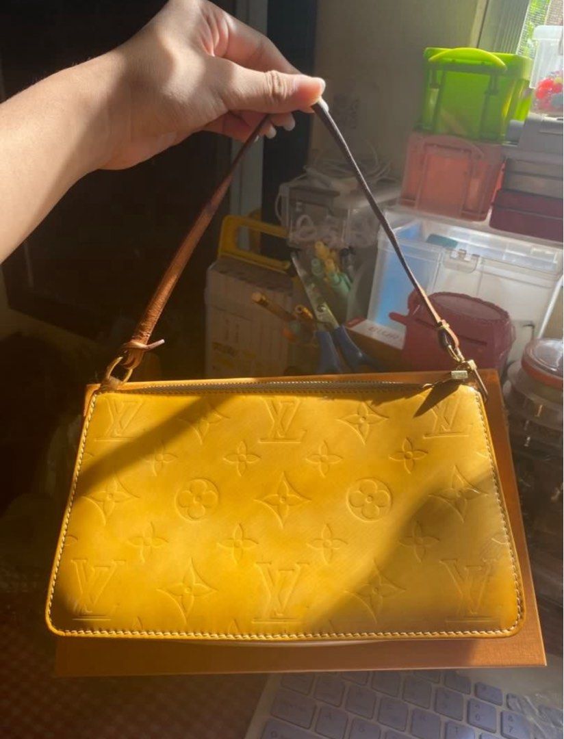 AUTHENTIC Louis Vuitton Monogram Vernis pochette bag (Category: Luxury Bags & Wallets) located in Pasig City. Submitted by lovepinkthings (Listing ID 1463328505, Image 2). Description: - Authentic - negotiable - money back if proven fake - issue: signs of usage .