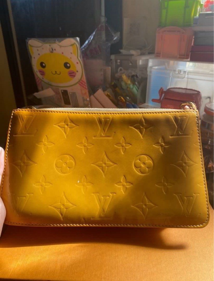AUTHENTIC Louis Vuitton Monogram Vernis pochette bag (Category: Luxury Bags & Wallets) located in Pasig City. Submitted by lovepinkthings (Listing ID 1463328505, Image 3). Description: - Authentic - negotiable - money back if proven fake - issue: signs of usage .