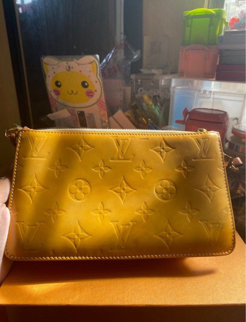 AUTHENTIC Louis Vuitton Monogram Vernis pochette bag (Category: Luxury Bags & Wallets) located in Pasig City. Submitted by lovepinkthings (Listing ID 1463328505, Image 1). Description: - Authentic - negotiable - money back if proven fake - issue: signs of usage .