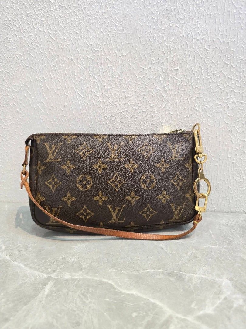 Louis Vuitton Pochette Accessoires Kili Bag (Category: Luxury Bags & Wallets) located in Manila. Submitted by ej.collections (Listing ID 1463389836, Image 2). Description: NEGOTIABLE PRICE ALL ITEMS ARE ONHAND 💯 GUARANTEED AUTHENTIC MONEY BACK IF PROVEN FAKE •Size: Small •Condition: Good •Inclusion: With original dustbag •Plus shipping fee •Local & international shipment 📍Loc. Davao City.