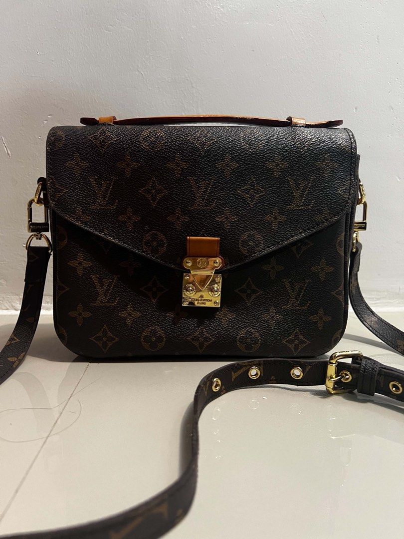 Louis Vuitton Pochette Métis (Category: Cross-body Bags) located in Tarlac. Submitted by kopi.roti (Listing ID 1463440570, Image 1). Description: Coded Top Grade.