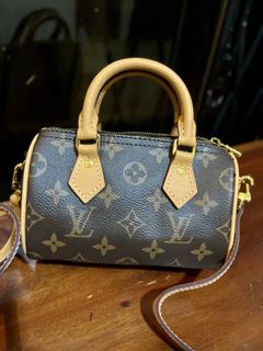 (Category: ) located in . Submitted by vintage_vogue6100 (Listing ID 1463385049, Image 1). Description: .