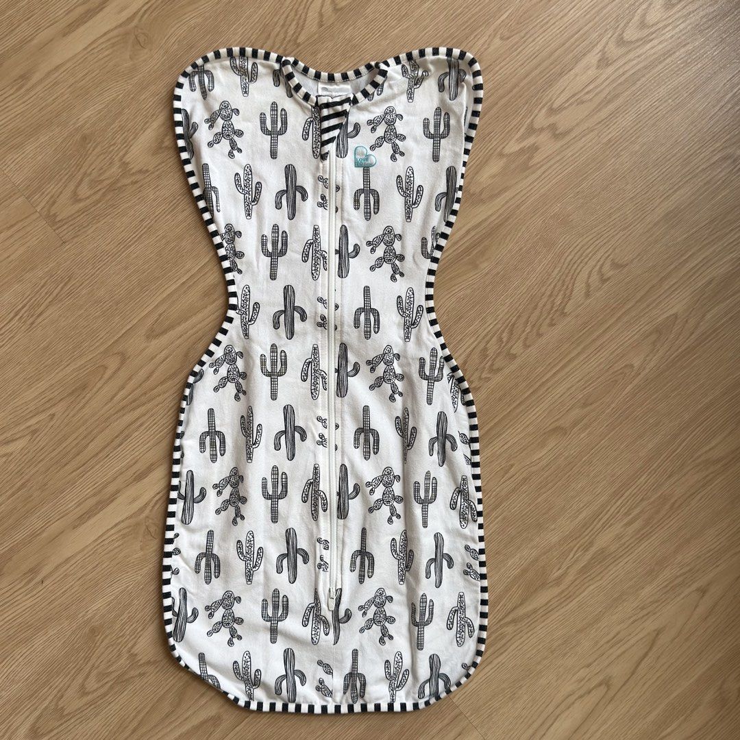 Love To Dream Swaddle Up Original (Medium)q (Category: Babies & Kids Fashion) located in Calamba. Submitted by letsygread9 (Listing ID 1463494722, Image 1). Description: - Love To Dream Swaddle Up Original - 1.0 TOG warmth rating - Size: Medium (fits 6-9.5 kgs) - Adorable cactus and little astronaut print with black & white striped trim - Easy zipper closure - Designed to help your baby sleep soundly.