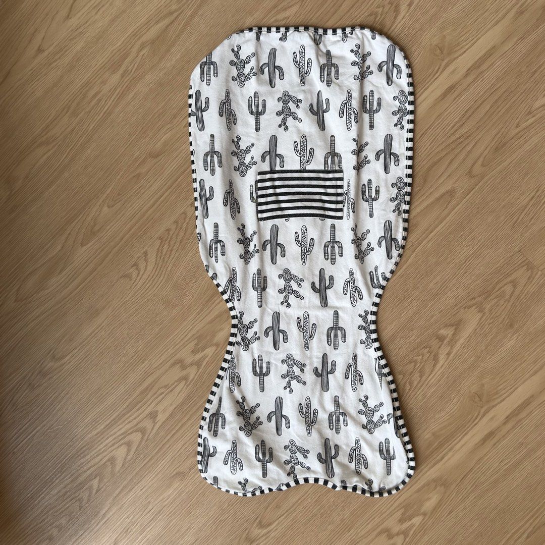 Love To Dream Swaddle Up Original (Medium)q (Category: Babies & Kids Fashion) located in Calamba. Submitted by letsygread9 (Listing ID 1463494722, Image 3). Description: - Love To Dream Swaddle Up Original - 1.0 TOG warmth rating - Size: Medium (fits 6-9.5 kgs) - Adorable cactus and little astronaut print with black & white striped trim - Easy zipper closure - Designed to help your baby sleep soundly.