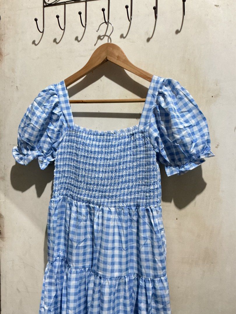 LOVITO BLUE CHECKERED MAXI (Category: Dresses) located in Dagupan City. Submitted by trendies_collection (Listing ID 1463522488, Image 3). Description: Brand new with pouch and hang tag Medium on tag, Keri semi large Smock sa harap, plain sa likod No issue.