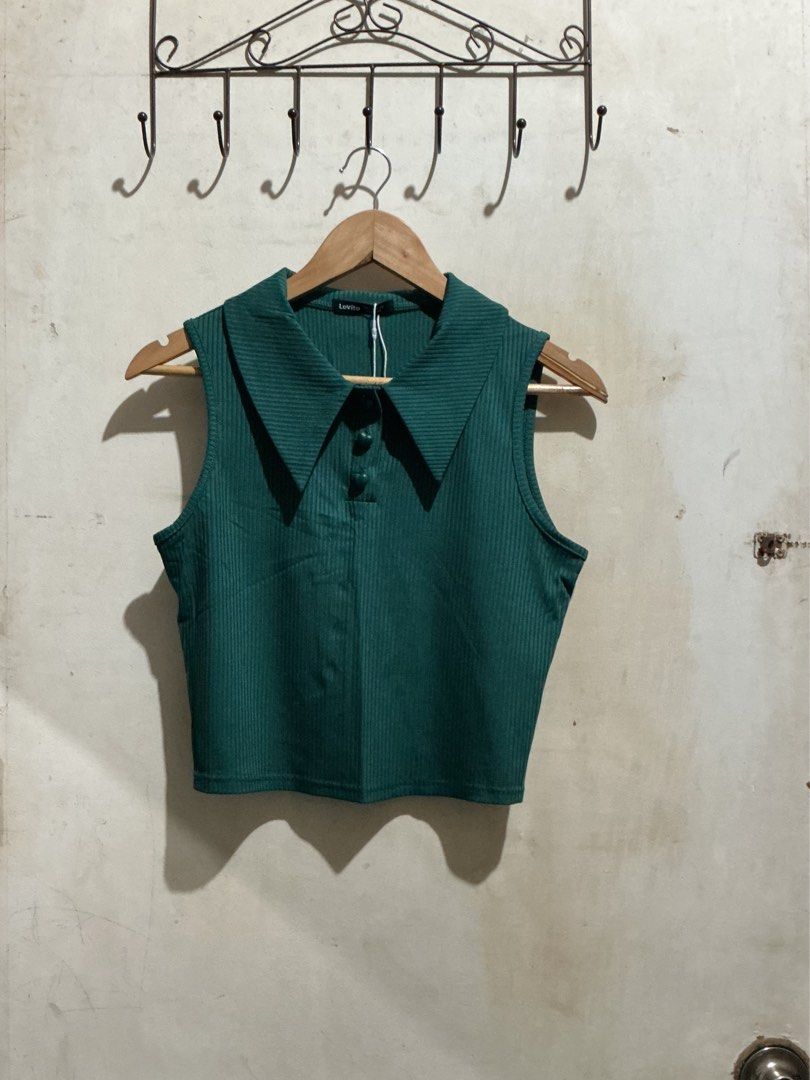 LOVITO CROP POLO SLEEVELESS TOP (Category: Sleeveless) located in Dagupan City. Submitted by trendies_collection (Listing ID 1463419069, Image 1). Description: Brand new with pouch and hang tag Large on tag No issue.