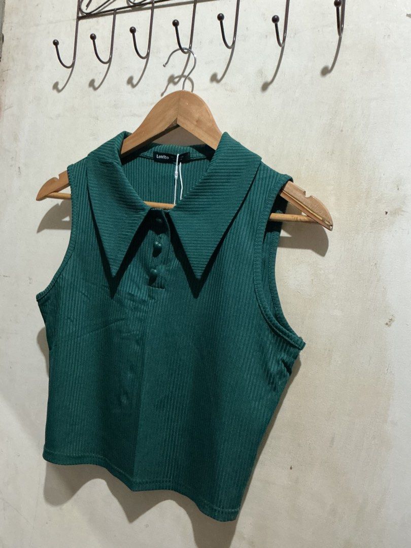 LOVITO CROP POLO SLEEVELESS TOP (Category: Sleeveless) located in Dagupan City. Submitted by trendies_collection (Listing ID 1463419069, Image 2). Description: Brand new with pouch and hang tag Large on tag No issue.
