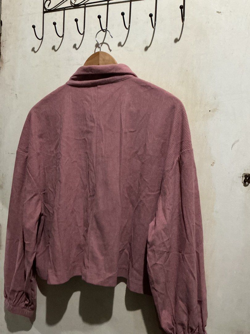 LOVITO PINK CORDUROY BUTTON DOWN JACKET (Category: Coats, Jackets and Outerwear) located in Dagupan City. Submitted by trendies_collection (Listing ID 1463520653, Image 3). Description: Brand new with pouch Large on tag, Keri sa xl Wala siya hang tag No issue.