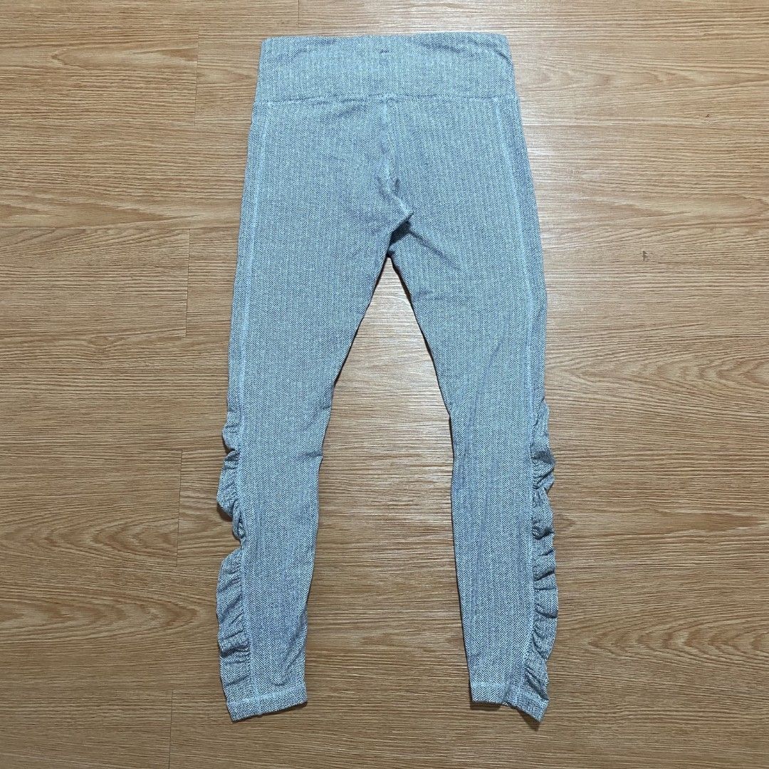 Lululemon leggings (Category: Activewear) located in Bislig. Submitted by jeloy_13 (Listing ID 1463450858, Image 1). Description: waistline 25-30 Excellent condition No issue.