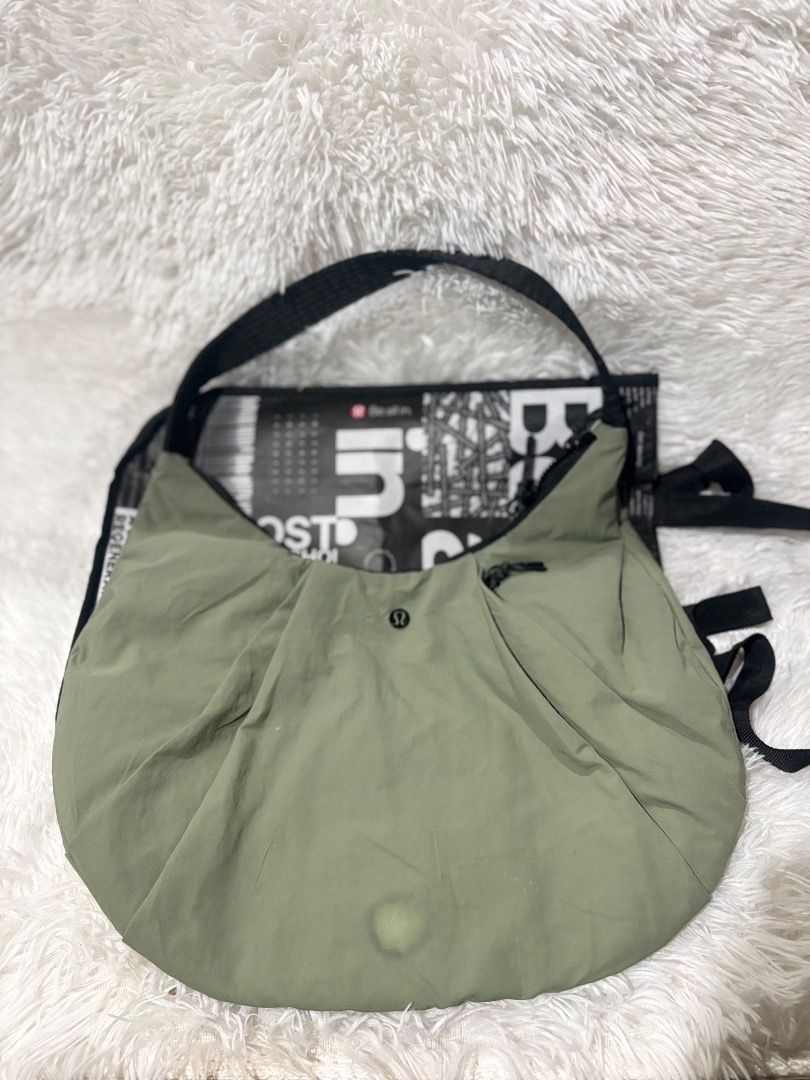Lululemon pleated crescent shoulder bag (Category: Shoulder Bags) located in Baguio. Submitted by rheaanne07_2ndaccount (Listing ID 1463329308, Image 1). Description: May fade lng sa harap Orig 10L With lululemon ecobag.