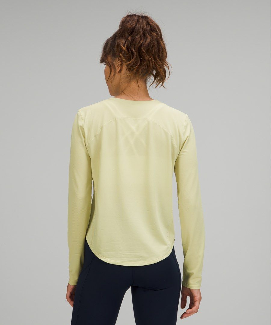 Lululemon run and rain top long sleeve dot 6 (Category: Activewear) located in Iba. Submitted by xooperfindslb (Listing ID 1463441552, Image 2). Description: Lululemon run and rain top long sleeve dot 6 Size: armpit to armpit 15 1/2 inches Not sure sa color pero parang avocado color Good condition No issue.