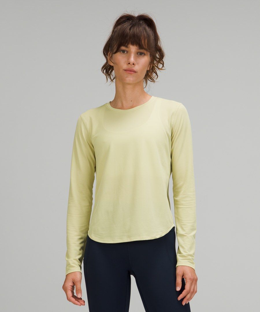 Lululemon run and rain top long sleeve dot 6 (Category: Activewear) located in Iba. Submitted by xooperfindslb (Listing ID 1463441552, Image 1). Description: Lululemon run and rain top long sleeve dot 6 Size: armpit to armpit 15 1/2 inches Not sure sa color pero parang avocado color Good condition No issue.
