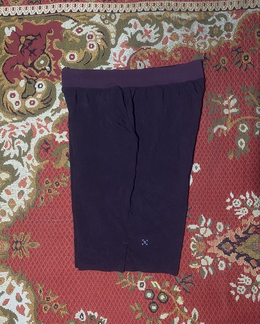 Lululemon T.H.E. Short 9" *Linerless (Category: Shorts) located in Lupi. Submitted by shanchalant (Listing ID 1463465912, Image 1). Description: Lululemon Small on tag Dimes W 14.5 inches fit to size 29 to 30 L 21 inches Lo 10 inches Brand new condition No issue Thrift item Pm 📨📨.