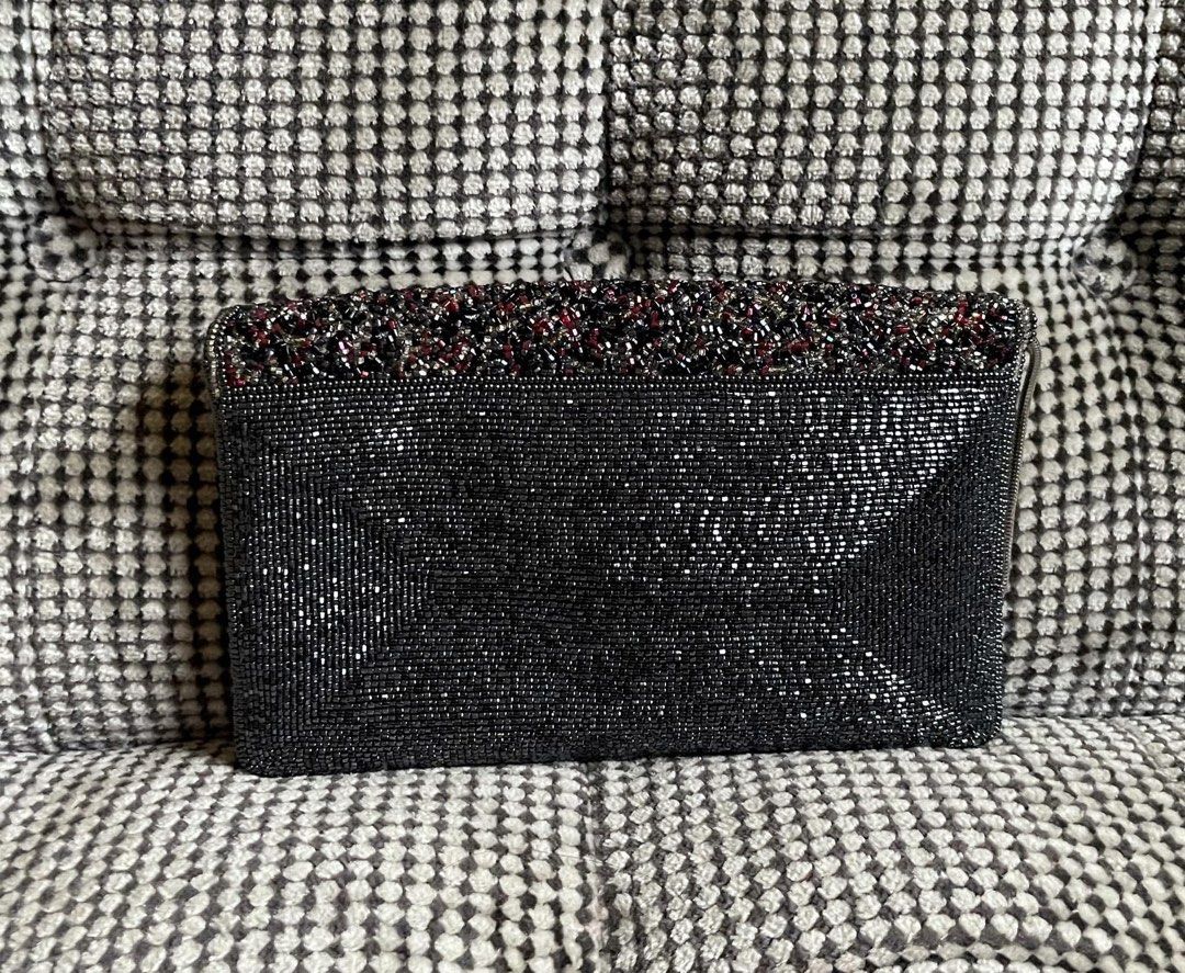 Lumy Beaded Party Chain Bag (Category: Cross-body Bags) located in Bulacan. Submitted by thriftbagcollections (Listing ID 1463444637, Image 3). Description: Lumy Beaded Party Chain Bag,Excellent condition!Approx:H-4.5”W-7”sling 13”.