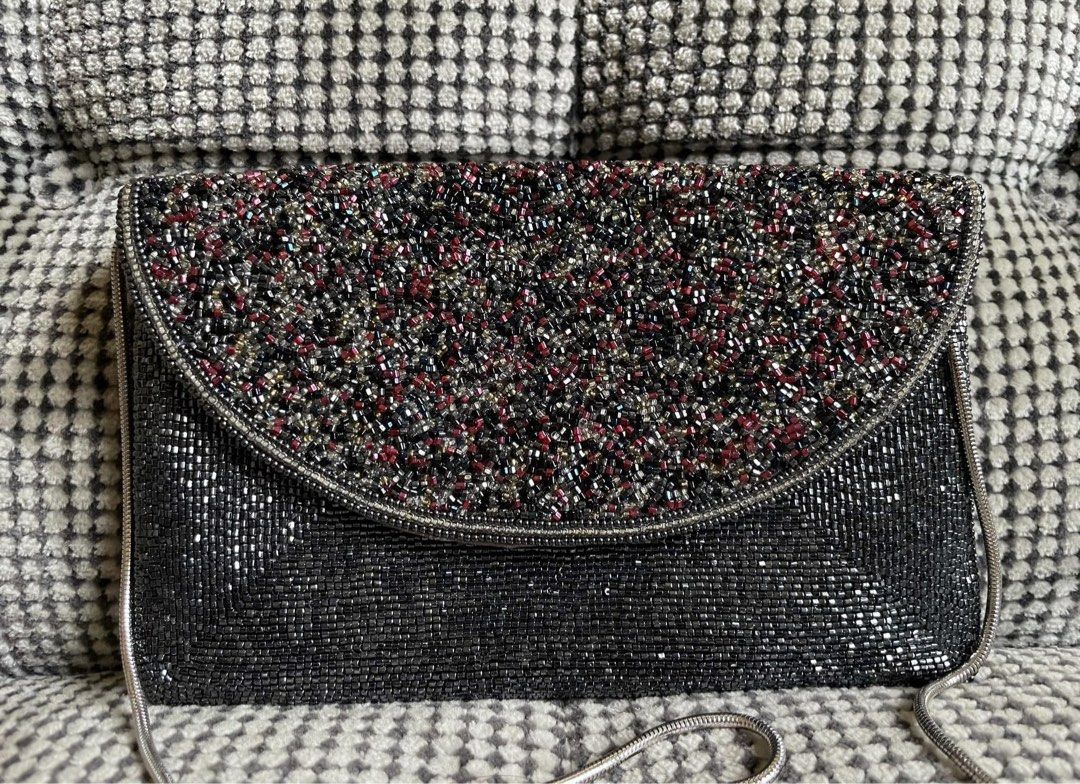 Lumy Beaded Party Chain Bag (Category: Cross-body Bags) located in Bulacan. Submitted by thriftbagcollections (Listing ID 1463444637, Image 2). Description: Lumy Beaded Party Chain Bag,Excellent condition!Approx:H-4.5”W-7”sling 13”.