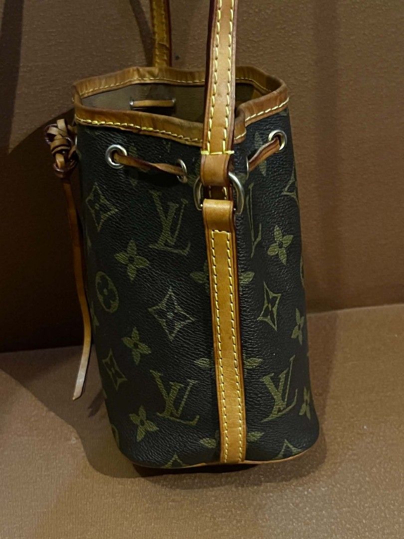 Lv bucket bag (Category: Luxury Bags & Wallets) located in Quezon City. Submitted by rishalei (Listing ID 1463555195, Image 2). Description: Money back guaranteed if proven fake.