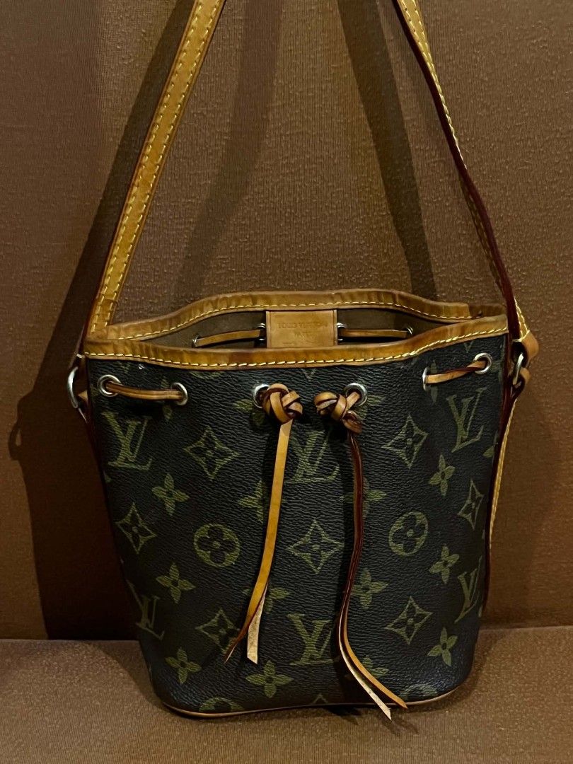 Lv bucket bag (Category: Luxury Bags & Wallets) located in Quezon City. Submitted by rishalei (Listing ID 1463555195, Image 1). Description: Money back guaranteed if proven fake.