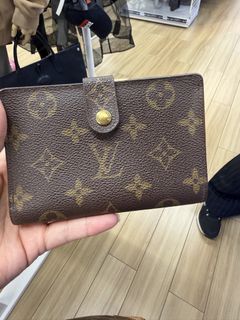 (Category: ) located in . Submitted by stopandshopforluxury (Listing ID 1463334335, Image 1). Description: .