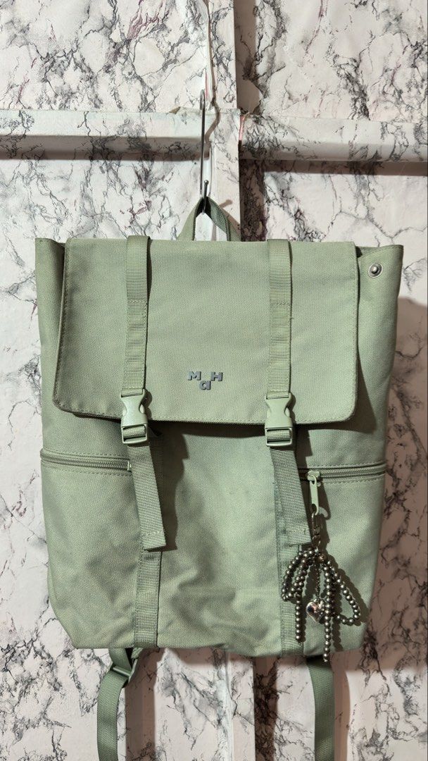 MAH Laptop Bag (Category: Laptop Bags & Sleeves) located in Manila. Submitted by kirayychii (Listing ID 1463363243, Image 1). Description: - Price negotiable - Needs cleaning/wash - No stains at all - No holes at all - Still in good condition after cleaning.