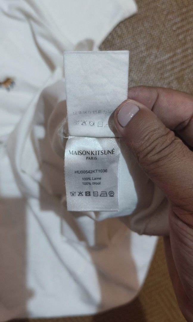 Maison Kitsune Pocket Tee (Off) (Category: Tshirts & Polo Shirts ) located in Mandaue City. Submitted by kulasyow (Listing ID 1463358957, Image 3). Description: Maison Kitsune Pocket Tee Off lang Dimes 21x26 Need Wash Cebu Loc.
