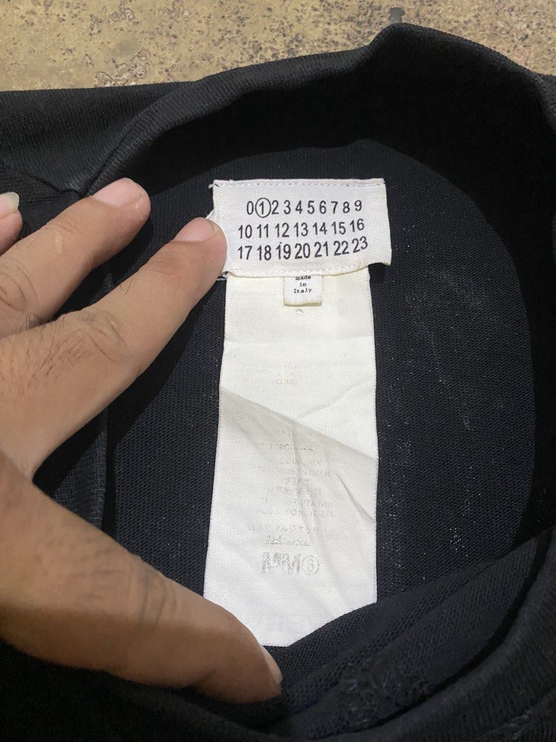 Maison Margiela (Category: Activewear) located in Tabaco. Submitted by centthrif55361 (Listing ID 1463365612, Image 3). Description: Maison Margiela distress Small W:18 L:21.3 Excellent condition Color rate 9.5/10 Need wash .