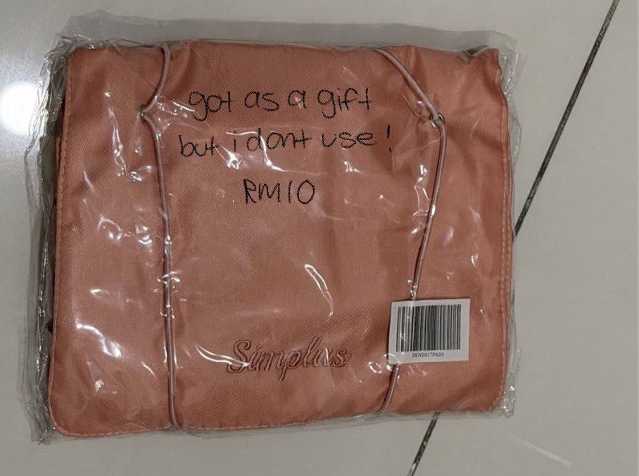 makeup bag (Category: Makeup) located in Ipoh. Submitted by francescalqr95 (Listing ID 1463374740, Image 1). Description: .