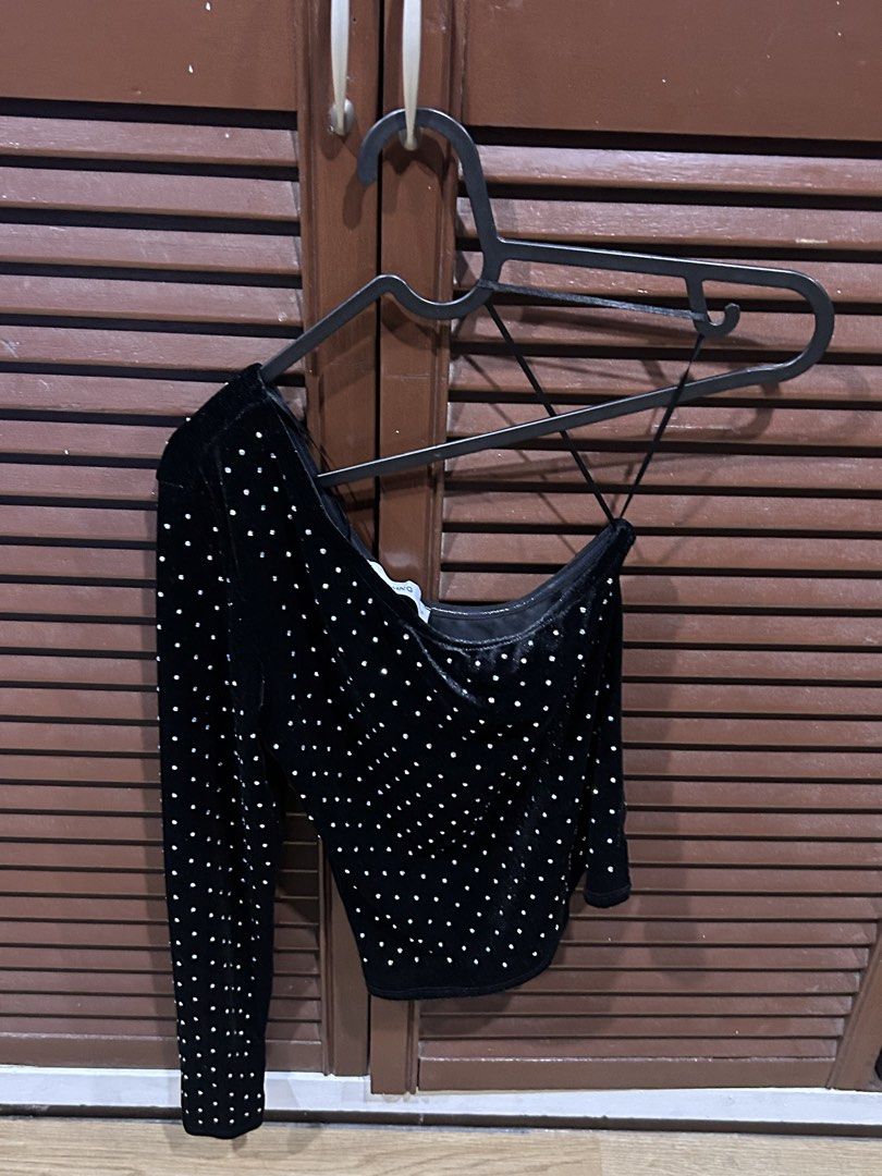 Mango Asymmetrical Velvet Top (Category: Sleeveless) located in Manila. Submitted by zhurimm (Listing ID 1463529081, Image 2). Description: Used once for an event Ships from Pandacan Manila.