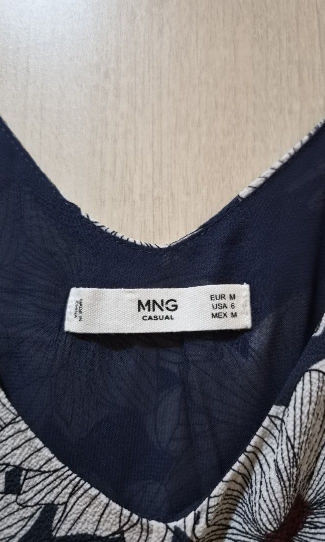 Mango Casual Floral Dress (Category: Dresses) located in Quezon City. Submitted by sunrise.declutter (Listing ID 1463367809, Image 2). Description: Rfs: decluttering.