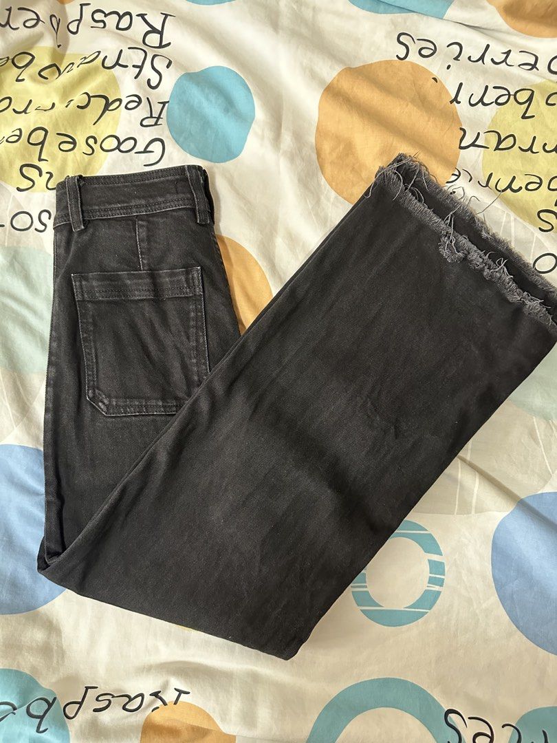 Mango Catherin Culotte Black Wide Leg Cropped Jeans (Category: Jeans) located in Manila. Submitted by joan.here (Listing ID 1463243167, Image 3). Description: Brand: mango Condition: worn a few times Size: EU 34 / XS - High-waisted black - Trendy wide leg cut - Cropped hem with frayed edges Rfs: decluttering Mop: bank transfer Delivery: sf c/o buyer Loc: tondo manila .