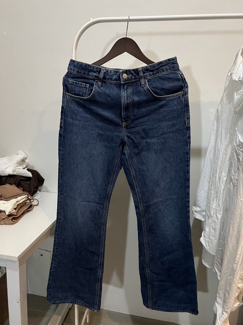 MANGO FLARED JEANS (28-30) (Category: Jeans) located in Quezon City. Submitted by styleandcomfort (Listing ID 1463504193, Image 2). Description: Got this for 3,499.00 Super ganda ng quality nung maong niya and nakaka sexy shape siya!! Don’t want to sell this but doesn’t fit me anymore. Super worth the purchase!! Message me for inquiries 😊.