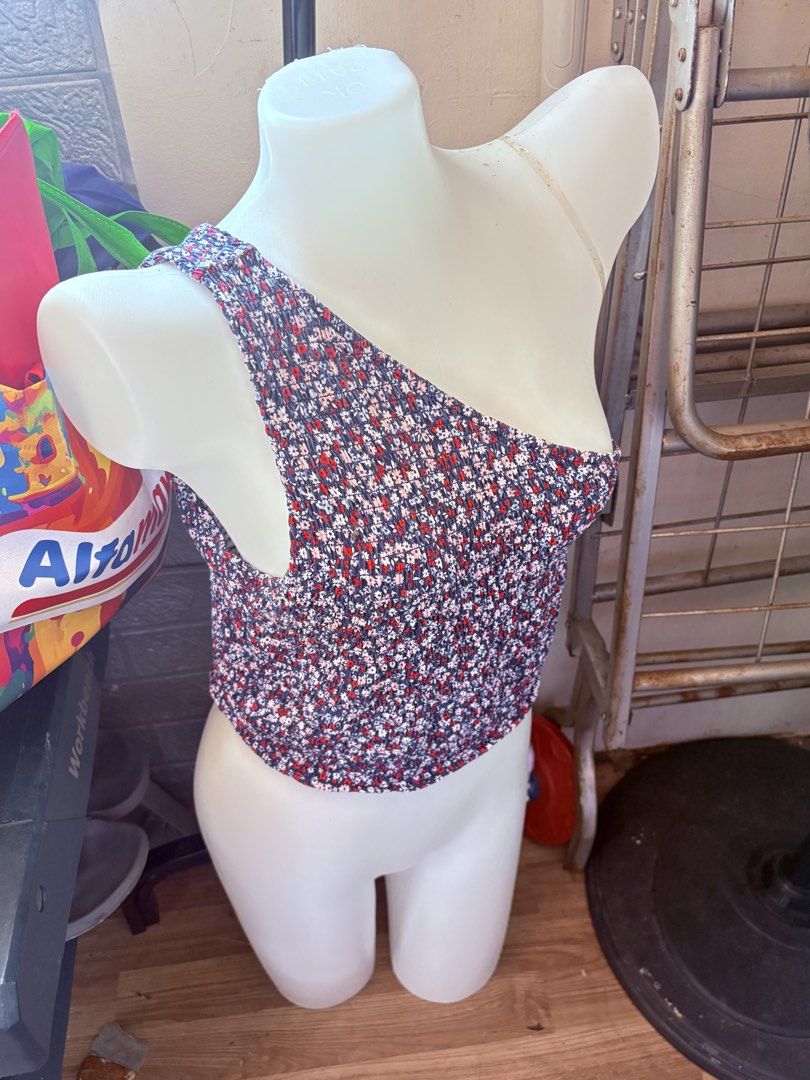MANNEQUIN (Category: Other Accessories) located in Manila. Submitted by mikathenic17504 (Listing ID 1463369862, Image 3). Description: Mannequin for sale Once lng ginamit With free stand na yan .