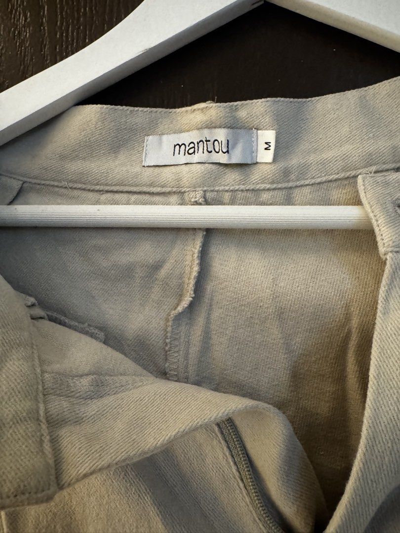 Mantou Beige Wide Leg Pants Size M (Category: Jeans) located in Paranaque City. Submitted by keyrends (Listing ID 1463418786, Image 1). Description: - Brand: Mantou - Color: Beige - Size: M - Style: Wide leg, relaxed fit - Closure: Button and zip front - Versatile: Great for casual or dressing up.