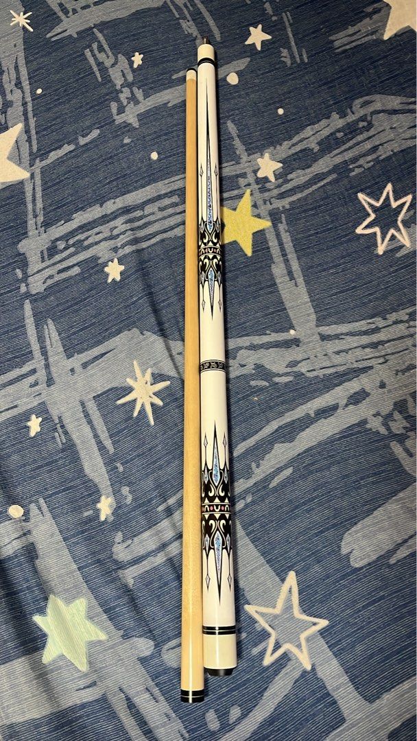 Maple wood with hardcase + gloves (Category: Billiards and Bowling) located in Manila. Submitted by sylaxz (Listing ID 1463492500, Image 2). Description: All stock issue: dents lang sa butt and naka buffalo tip.