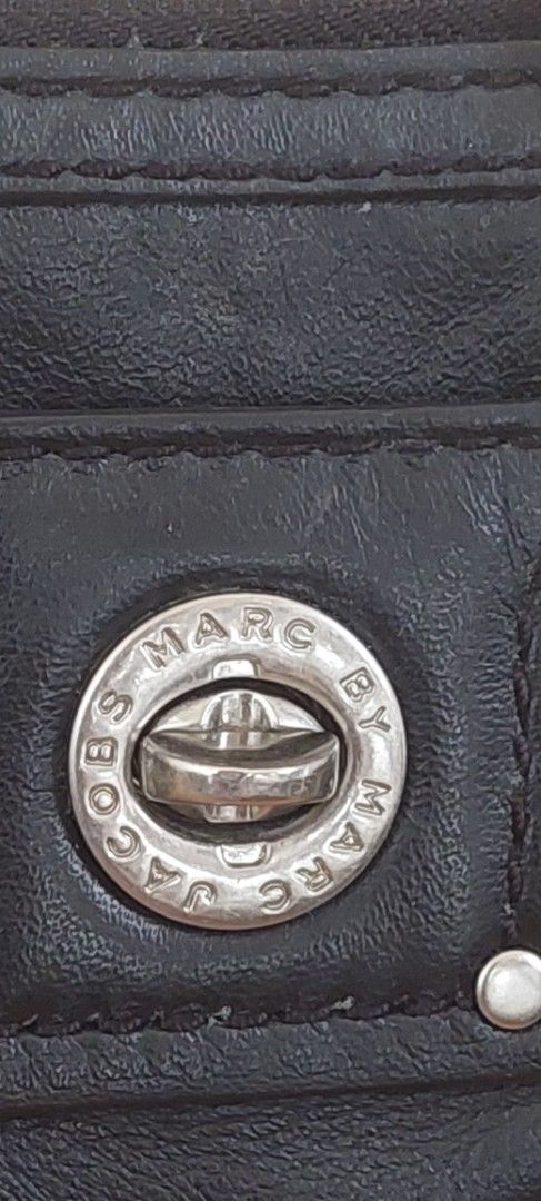 Marc by Marc Jacobs Totally Turnlock Percy (Category: Luxury Bags & Wallets) located in Baguio. Submitted by lotus_blossom (Listing ID 1463554794, Image 2). Description: - Authentic Marc by Marc Jacobs black leather clutch - Signature logo hardware on the front - Interior features patterned lining with multiple compartments - Detachable strap (45 inches or 115 cm)with clip for versatility - Ideal for carrying your daily essentials - FLAW - needs 