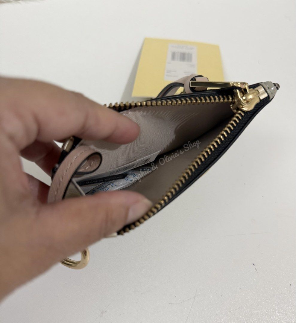 Marc Jacobs Slim SmallCardholder Wallet (Category: Wallets & Card holders) located in Pasig City. Submitted by ellaandviashop (Listing ID 1463398928, Image 3). Description: 🇵🇭 On hand 🛵 ready to ship via lalamove/lbc 🇺🇸 Fresh arrivals 🆕 Orig and brand new .