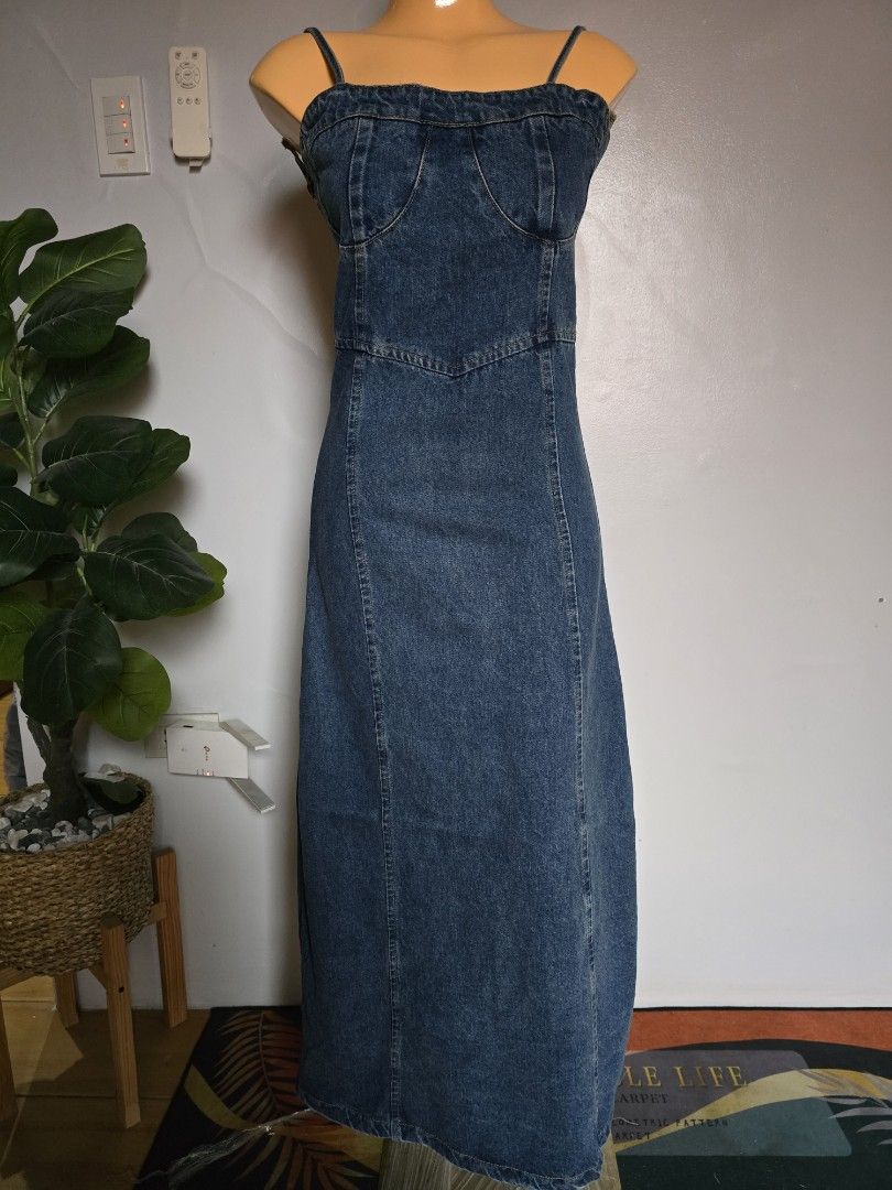 Maxi bustier strappy denim dress (Category: Dresses) located in San Marcelino. Submitted by thriftolshoppiness (Listing ID 1463459408, Image 2). Description: XS-S.