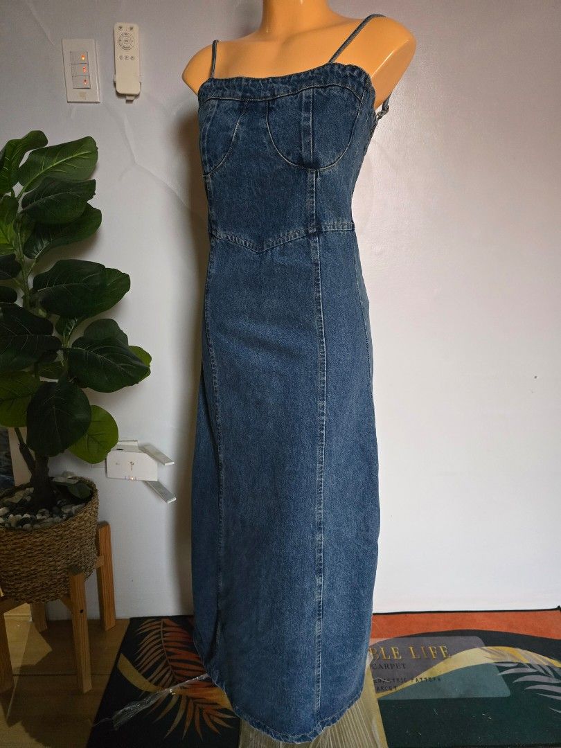 Maxi bustier strappy denim dress (Category: Dresses) located in San Marcelino. Submitted by thriftolshoppiness (Listing ID 1463459408, Image 3). Description: XS-S.