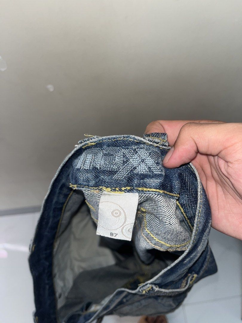 Maxx Baggy Washed Jorts (Category: Shorts) located in Pasay City. Submitted by aj.db (Listing ID 1463387122, Image 3). Description: Maxx Baggy Jorts Waistline 34 L 24.4 Hem 10.5 Unnoticable scratch at back pocket.