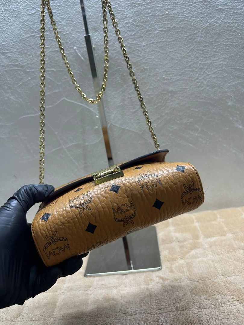 MCM SLING MINI BAG (Category: Cross-body Bags) located in Caloocan City. Submitted by j3ngsanity (Listing ID 1463499251, Image 3). Description: ISSUE : MINIMAL ON HARDWARE.