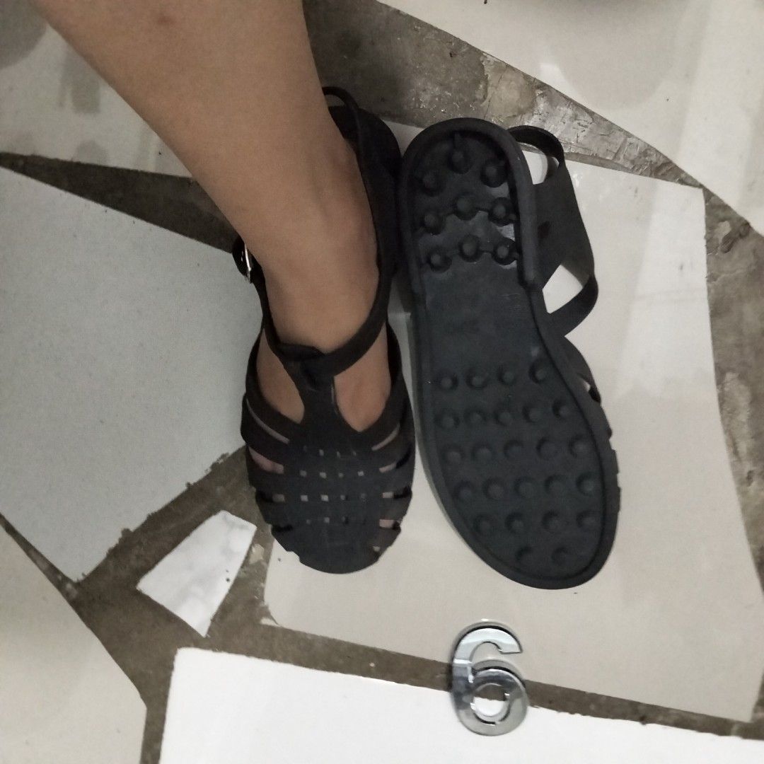 Melissa Possession Jelly Sandals (Category: Sandals) located in El Salvador. Submitted by francheskaukayukay (Listing ID 1463350206, Image 3). Description: .